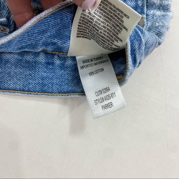 Agolde parker jean shorts distressed cut off. Size 31. New without tags - Picture 8 of 9